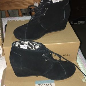 TOMS Black “Suede Desert Wedge” Boots